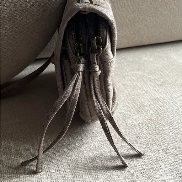 Adorable tan/grey/gold studded mini Matt & Nat crossbody purse - Picture 7 of 9